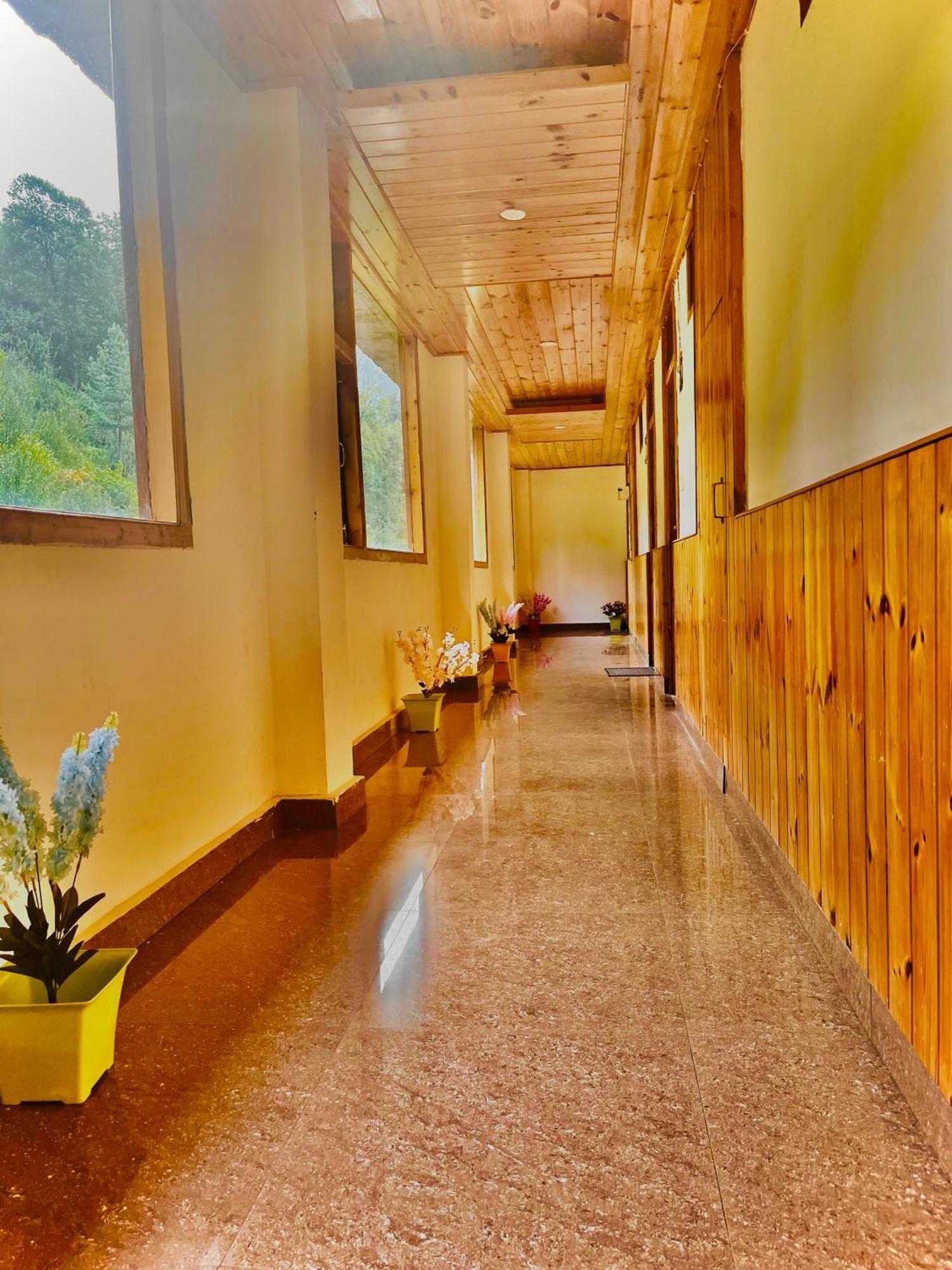Himalayan Hill Queen Resort, Manali M98160-43400 エクステリア 写真