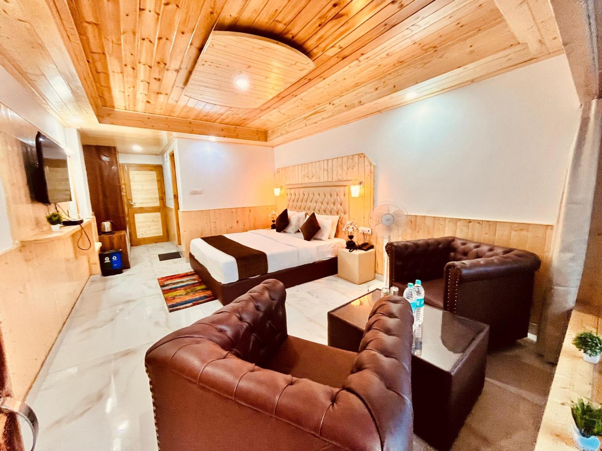 Himalayan Hill Queen Resort, Manali M98160-43400 エクステリア 写真